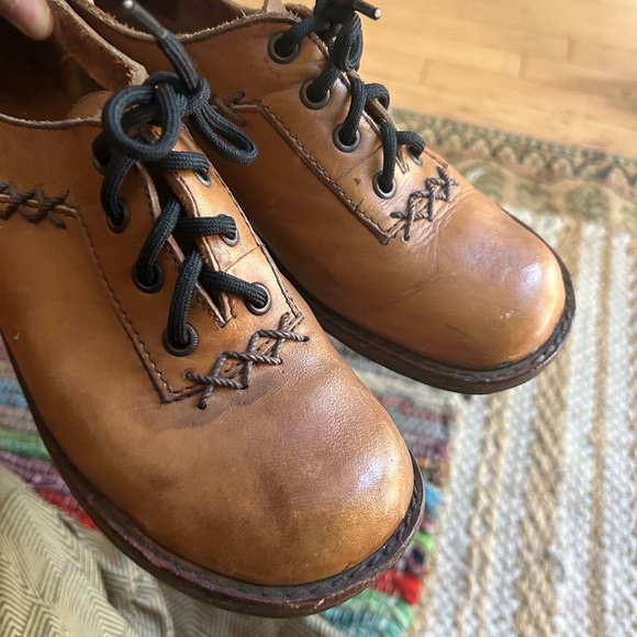 Vintage 70s Tan Leather Women's Flats - Picture 14 of 16